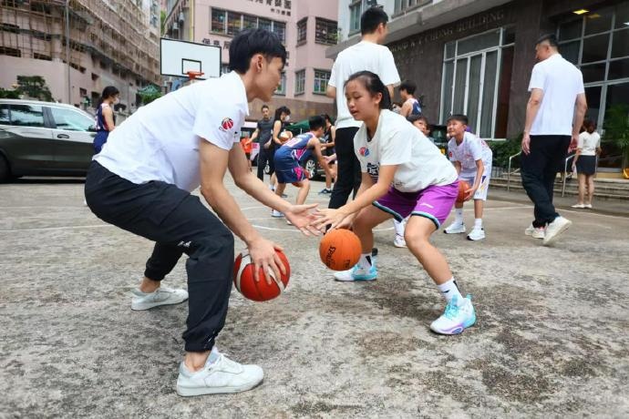 广东队官方：杜锋&朱芳雨等前往香港 出席和保良局的签约仪式