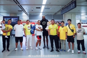 期待新賽季表現！山西官方曬機場迎接賈斯汀-帕頓照片