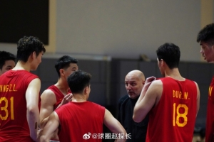 中国男篮在热身赛中击败广厦队