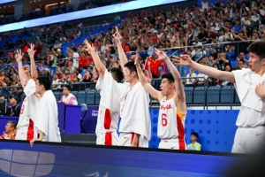 中国男篮小组赛全胜晋级，击败韩国男篮晋级半决赛