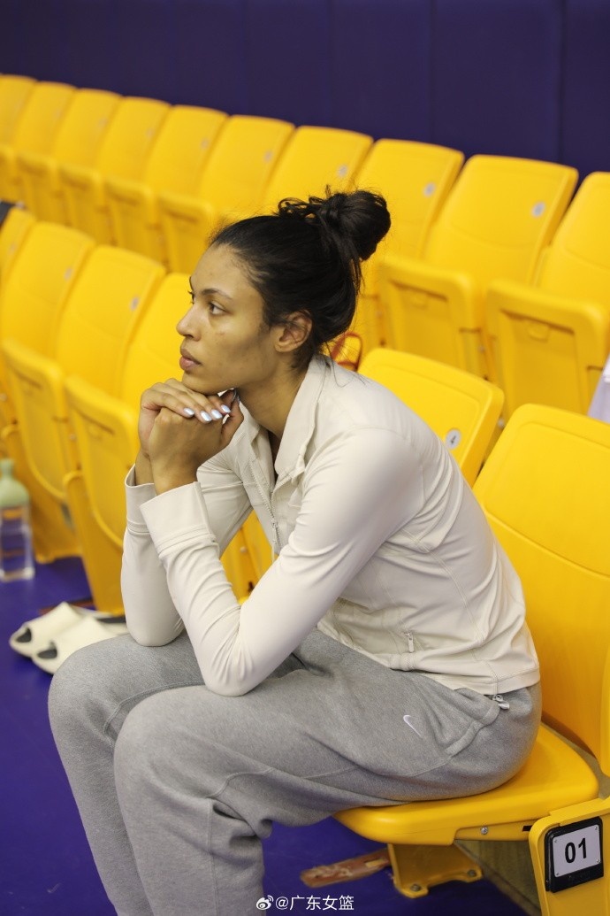 广东女篮官方：WNBA球员尼尔森-奥杜达正式加盟球队