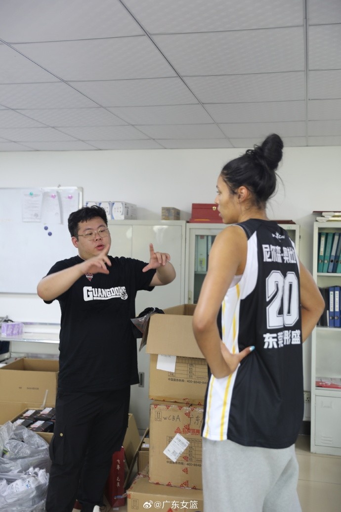 广东女篮官方：WNBA球员尼尔森-奥杜达正式加盟球队