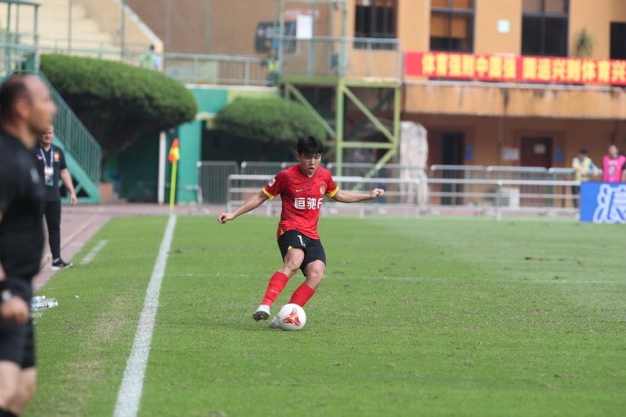 中甲联赛第29轮，广州队0-2负于青岛西海岸