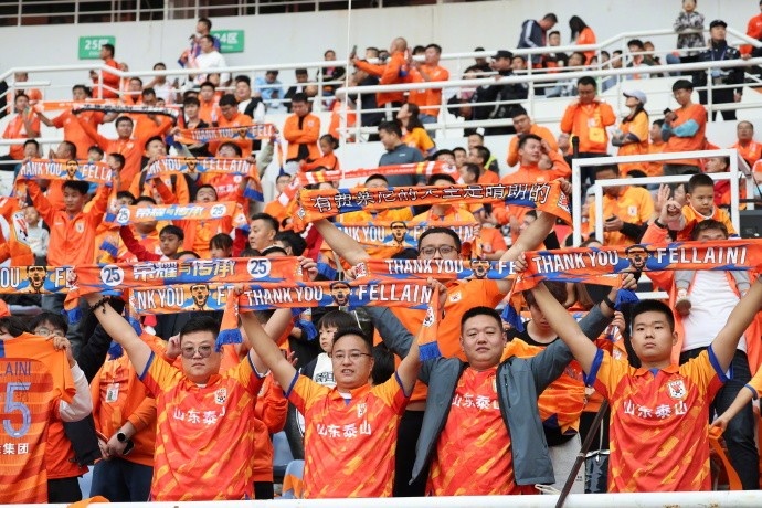 感谢所有球迷们的鼓励与支持，我们是橘红色的火焰！ ​​​ ​​