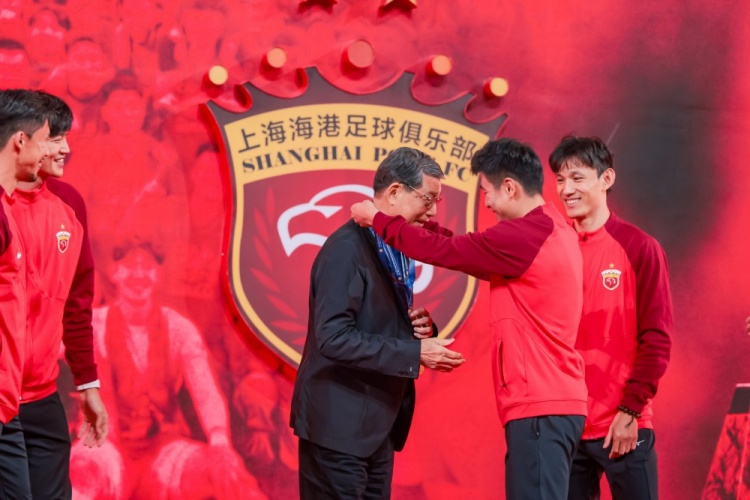 上海海港2023赛季总结会今晚举行，名宿徐根宝等嘉宾出席