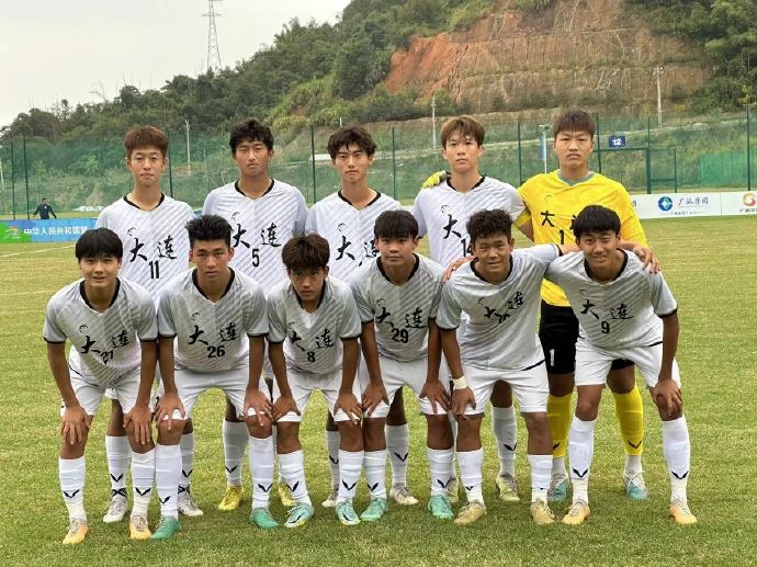 第一届学生运动会男子足球U18组半决赛：大连队0-3负于济南队