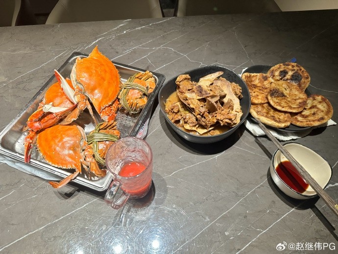 赵继伟晒丰盛宵夜：老了要抽筋了 来波食补 休息几天再战?