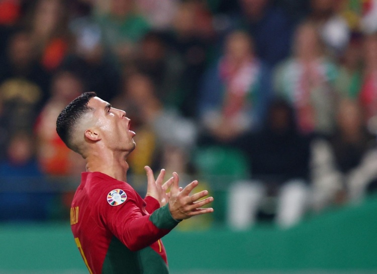 9场10球，明年欧洲杯C罗还是葡萄牙的绝对核心？