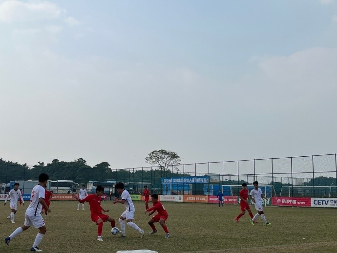 全国青年足球联赛男子U19组，上海海港U19队1比3不敌梅州客家U19
