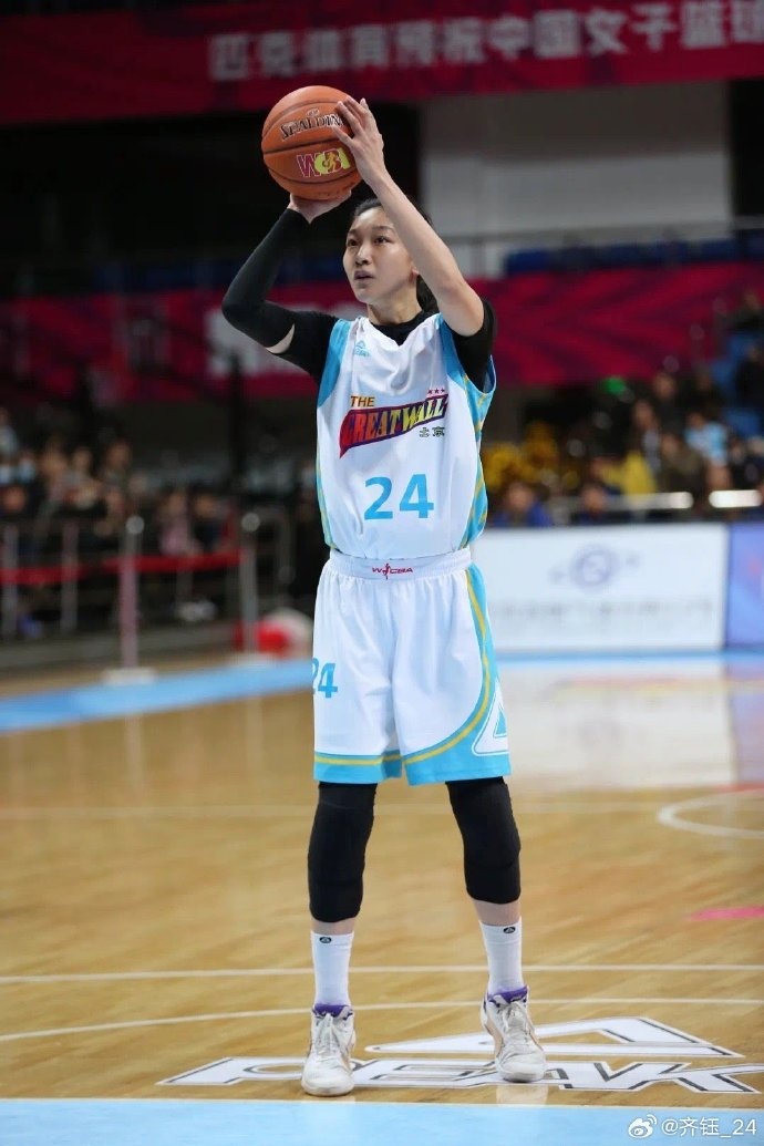 场均10.4分5.8板1.1助！北京女篮球员齐钰晒近照