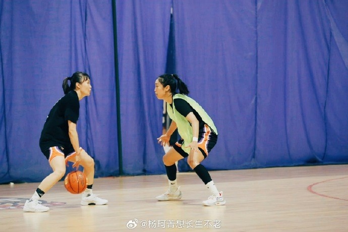 山西女篮球员杨珂菁晒照：长大这件事 既是剥夺 也是馈赠