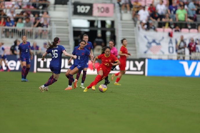 中国女足0:3负于美国女足 12月6日两队将再战一场