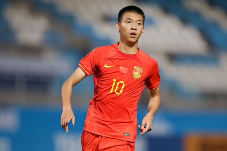 16岁在中超送助攻的王钰栋，会是中国足球期盼已久的超级天才？