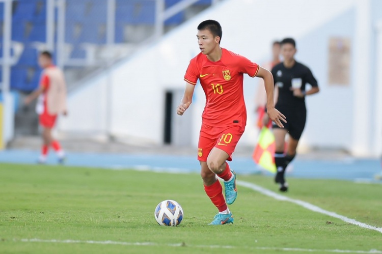 16岁在中超送助攻的王钰栋，会是中国足球期盼已久的超级天才？