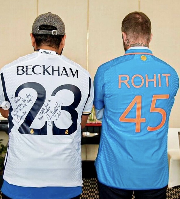 贝克汉姆与印度传奇板球选手交换球衣，小贝的我团白衣23🥺