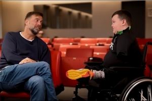 ❤️克洛普邀请一患有罕见病的12岁残疾男孩参观利物浦基地