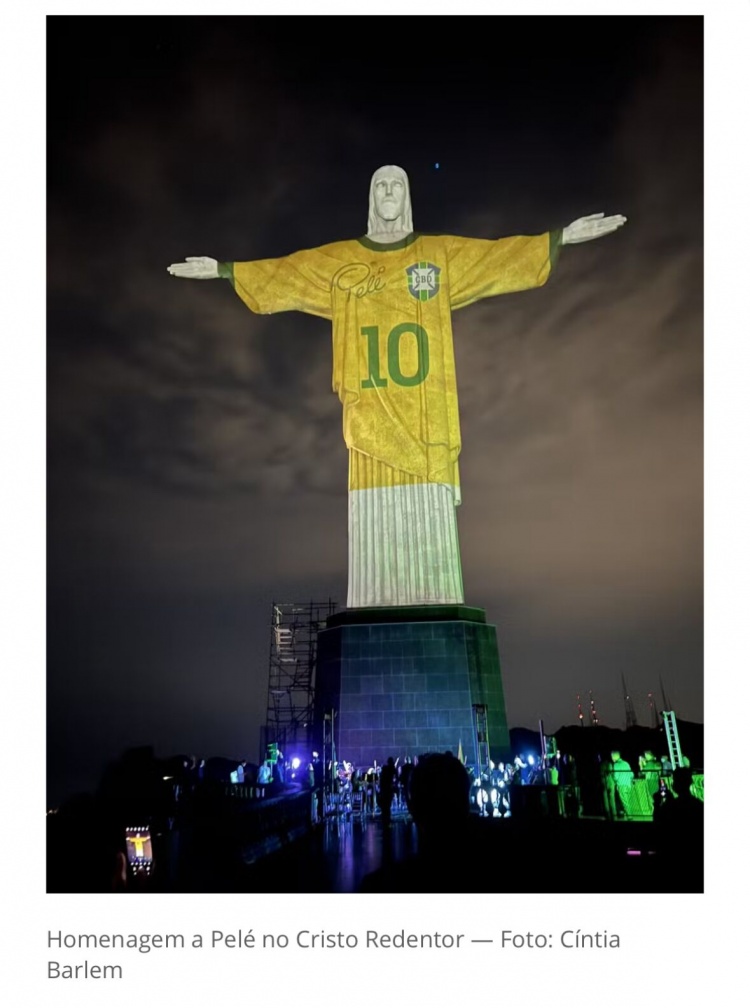 纪念贝利去世一周年，里约热内卢基督像“穿上”贝利巴西10号球衣