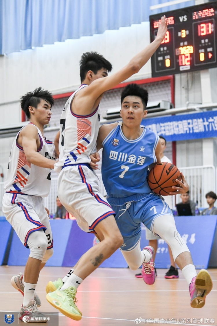 青春闪耀！四川金强小将段睿骐荣膺U17男子最佳得分手