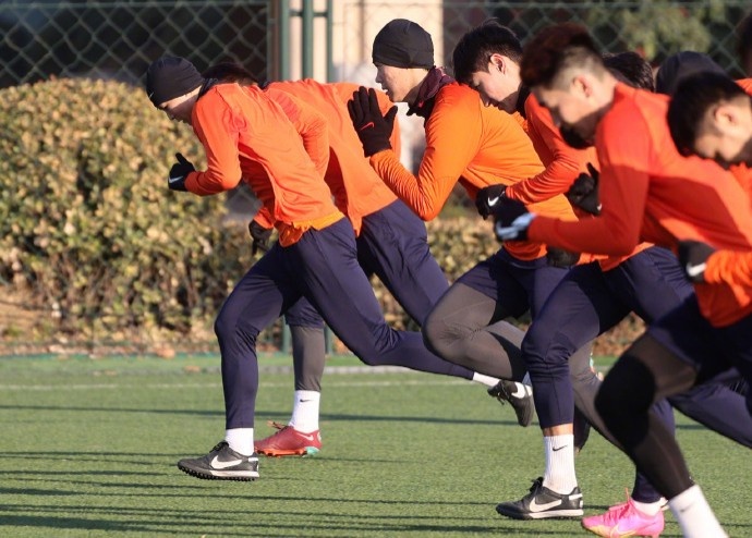山东泰山U21队持续进行高强度训练，积极投入到冬训备战中