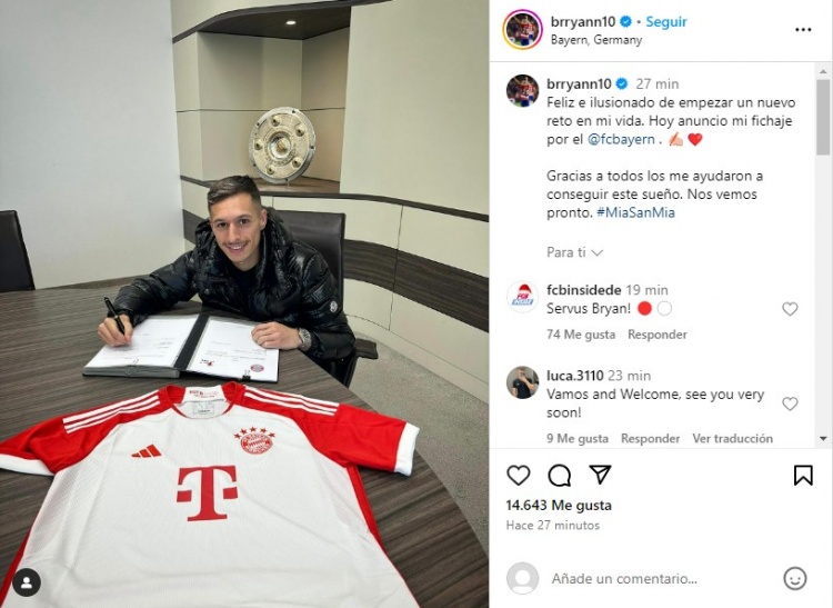 拜仁新援萨拉戈萨晒签约照：开心并带着憧憬开始一个新挑战