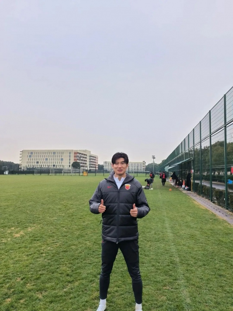 于海前往东方绿舟基地报到，转型成为上海海港U21助理教练