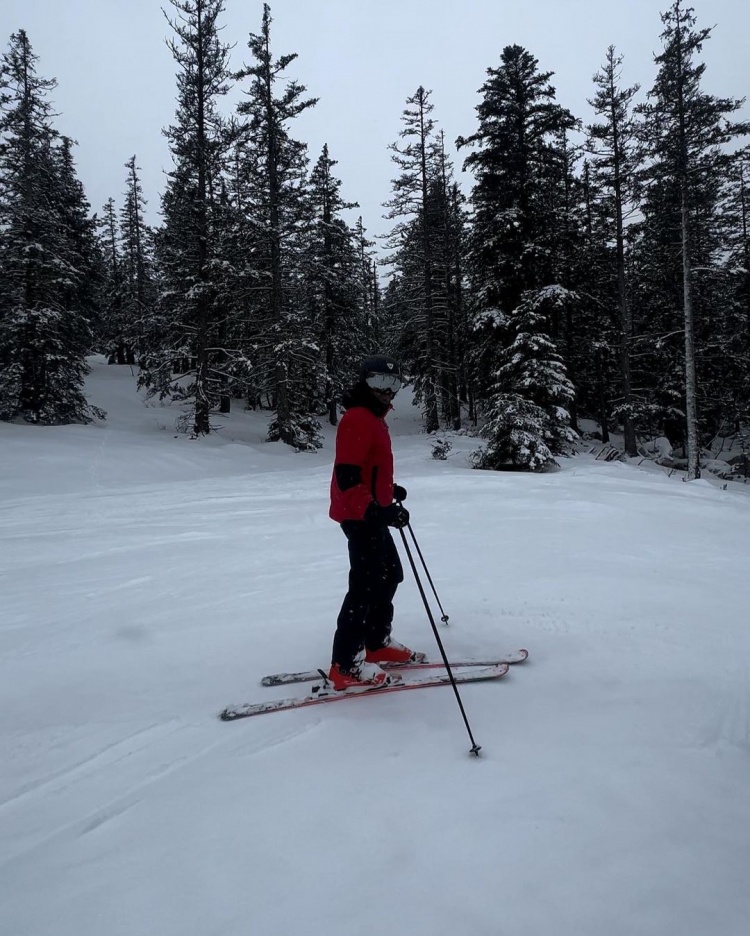 心驰神往⛷️帕克晒和家人的滑雪照：新年快乐❄️