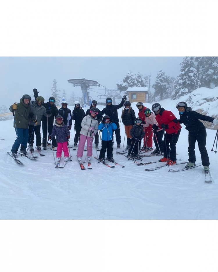 心驰神往⛷️帕克晒和家人的滑雪照：新年快乐❄️
