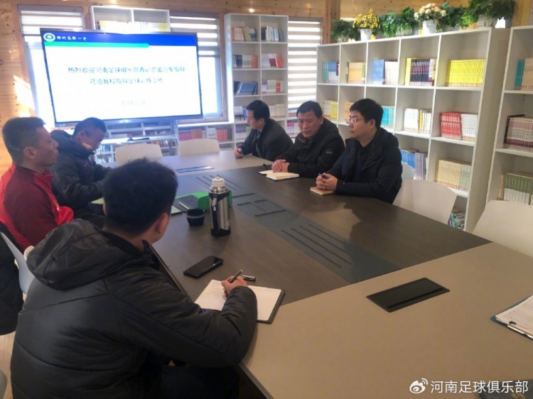 河南足球俱乐部召开青训学校合作交流会 吕军前往高新一中交流