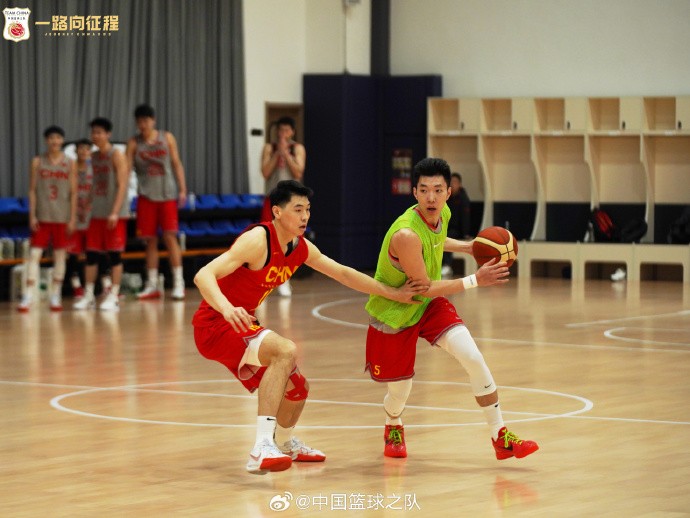距离亚预赛首战还有5天！中国篮球之队官博晒中国男篮训练照
