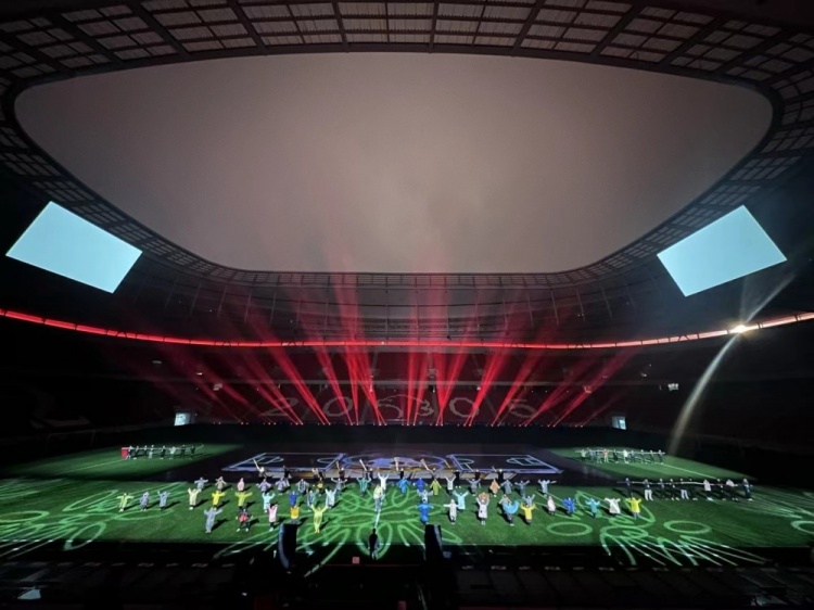 中超开幕式在上汽浦东足球场举行，吴敏霞为新赛季中超送上祝福