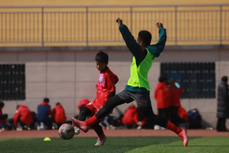 河南足球俱乐部组织U13公开选拔 阿奇姆彭加纳老乡前来试训