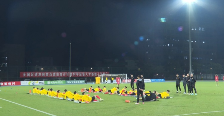 21名球员参加国足首堂训练，泰山队国脚因周中亚冠暂时缺席