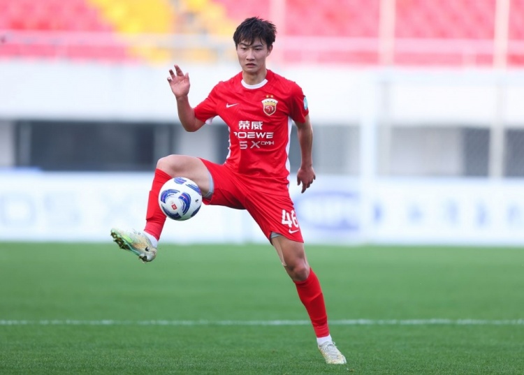 上海海港B队收获队史中乙联赛的第一个积分，2比2战平湖南湘涛
