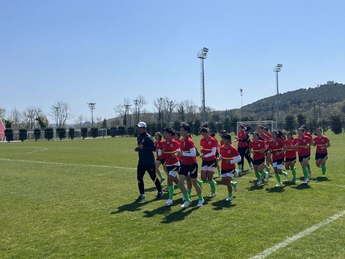 中国U-15女足选拔队抵达土耳其 参加欧足联U-16女足国际邀请赛