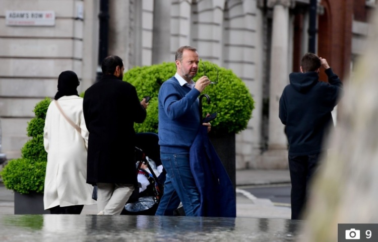 太阳报：格雷泽与前曼联高层伍德沃德在伦敦豪华酒店会面