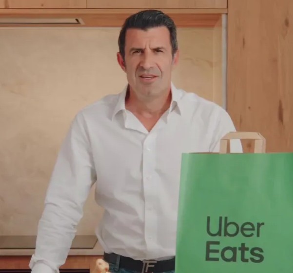 你是懂煽风点火的，菲戈出镜Uber Eats广告用猪头恶搞巴萨球迷