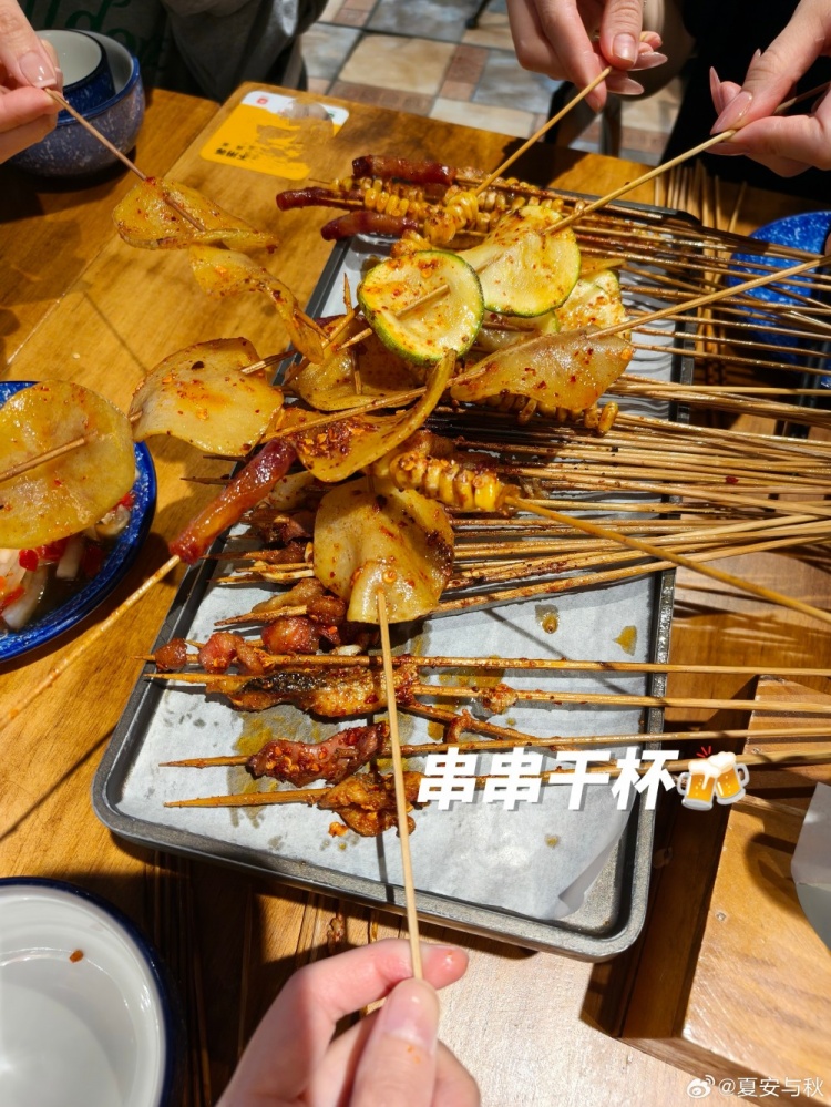 夏安分享成都日常：每日行程 上班与吃饭！！