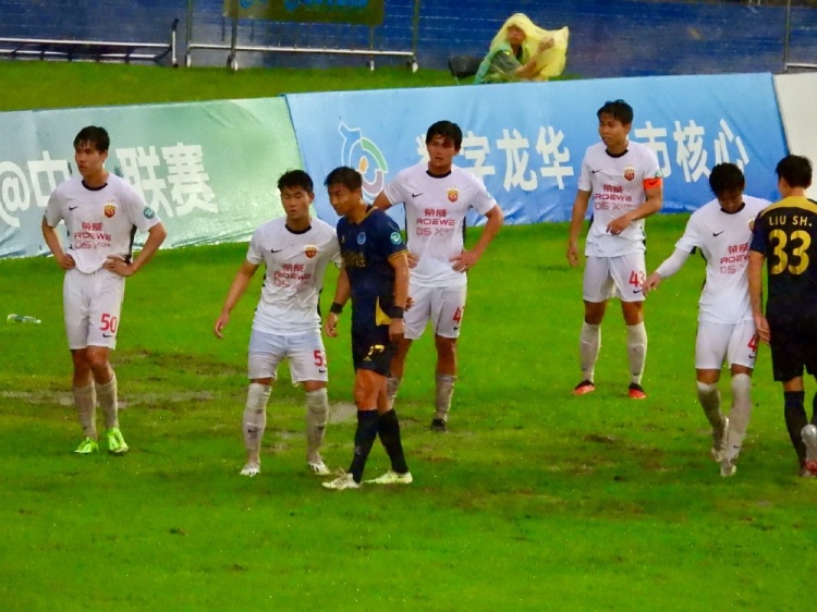 中乙联赛第12轮：上海海港B队客场1-2不敌深圳青年人