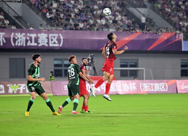 足协杯第五轮，上海海港2-1浙江队，李圣龙、巴尔加斯破门