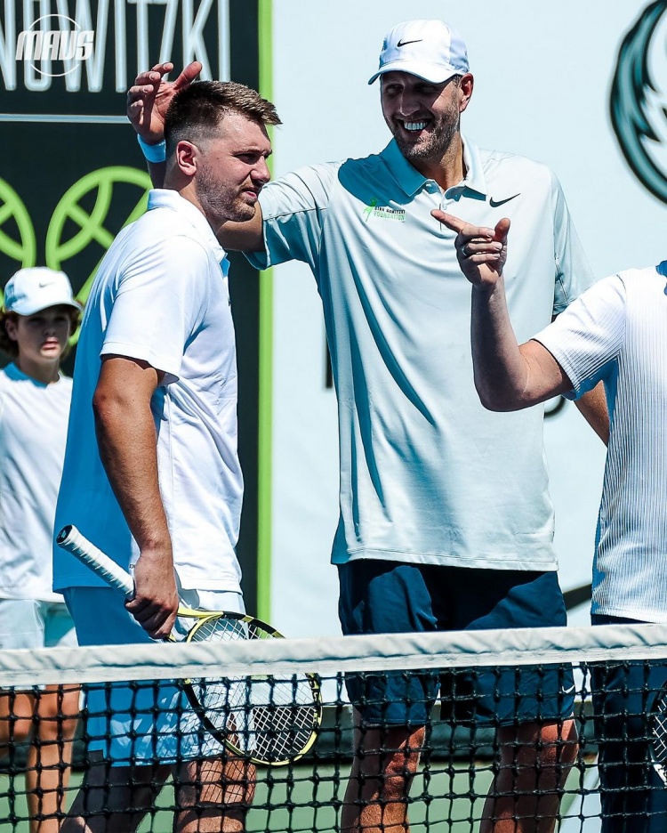 独行侠晒东契奇&诺维茨基打网球照：让这个组合参加美网吧🎾