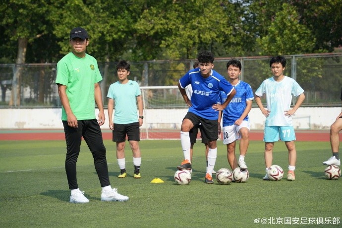 “足球公益一堂课”北京国安足球俱乐部走进北京建筑大学