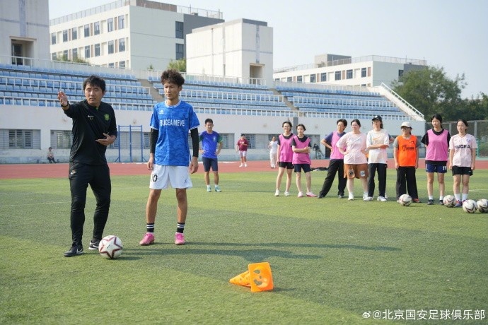 “足球公益一堂课”北京国安足球俱乐部走进北京建筑大学