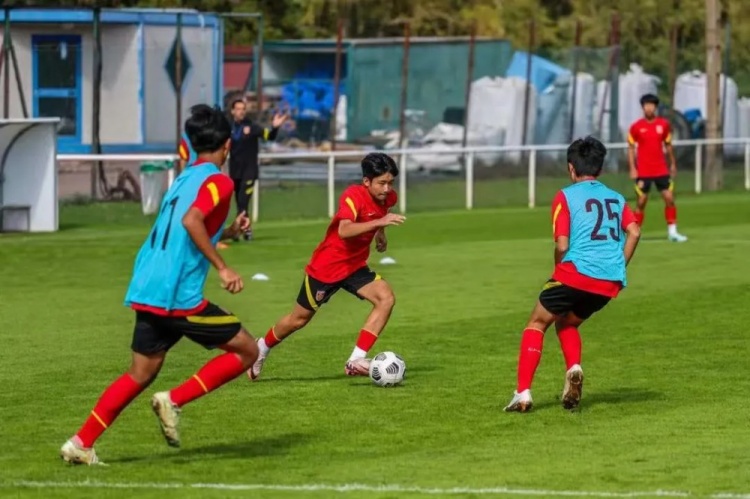 U-14国家男足选拔队赴法国拉练 4-0第戎梯队 0-0巴黎圣日耳曼梯队