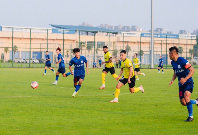 内部教学赛：申花2-0胜青岛西海岸，路易斯和高天意进球