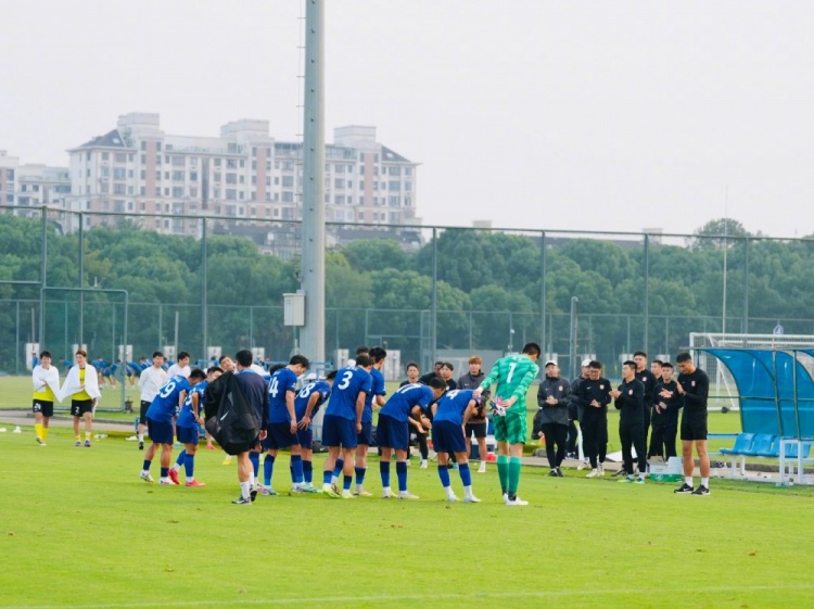 内部教学赛：申花2-0胜青岛西海岸，路易斯和高天意进球