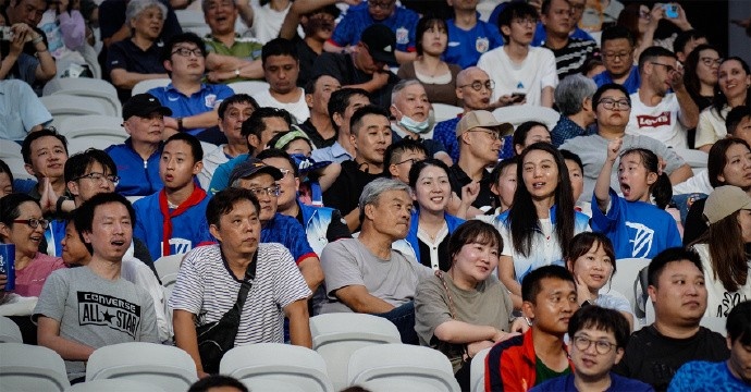 申花邀请残障人士来到申花主场观摩中超比赛