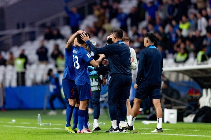 申花主场2-0战胜川崎前锋，汪海健远射破门路易斯点射