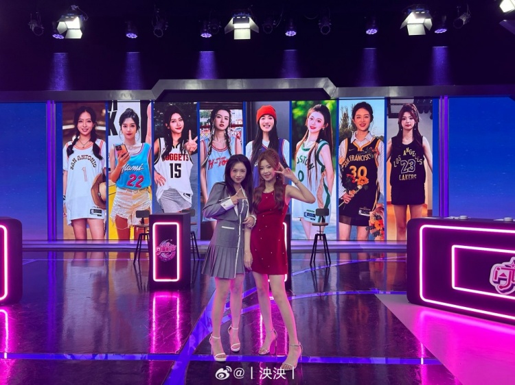 LPL美女主持泱泱晒兼职NBA：兄弟们，监工了，上班了，冲刺了