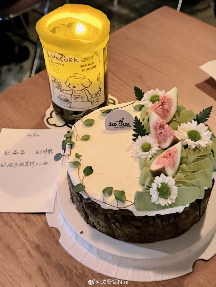 无畏契约主持人曼妮晒照：24岁，我对世界依然有期待🎂