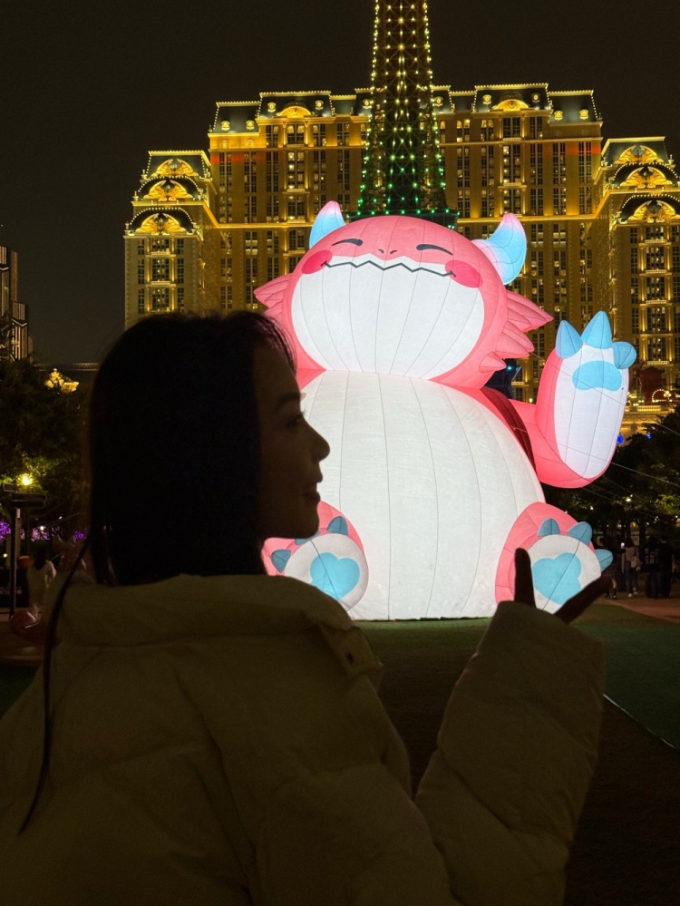 余霜晒照：胖胖龙好可爱哟！澳门夜景超美丽的！！